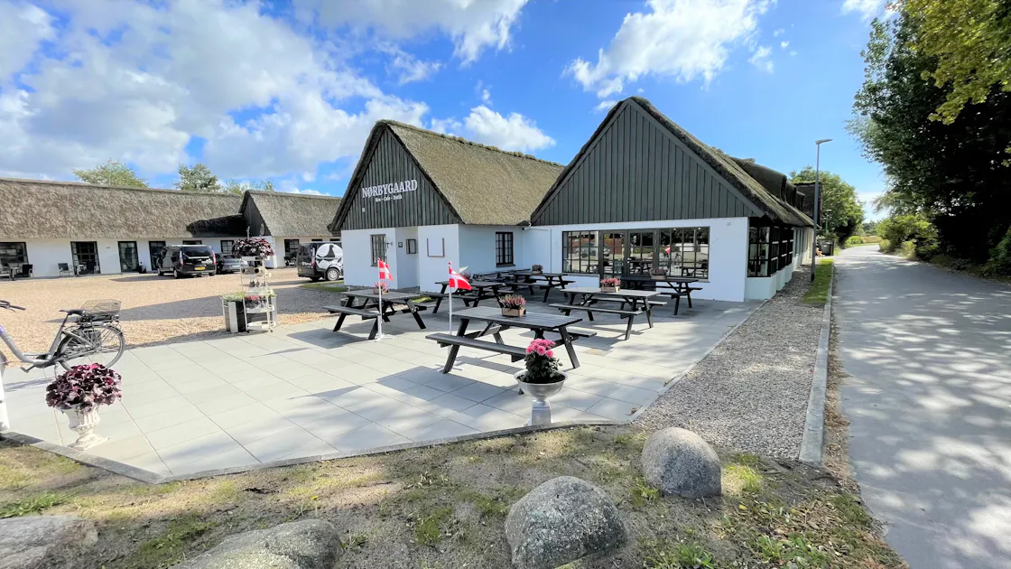 Tre ’skæve ejendomme’ på Rømø og Fanø: Restaurationer, historisk kro og ...